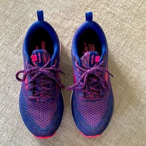 Brooks Revel 4, size 8